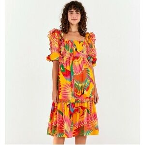 NWOT Colorful Toucans Scalloped Midi Dress from the Brazilian brand FARM Rio med
